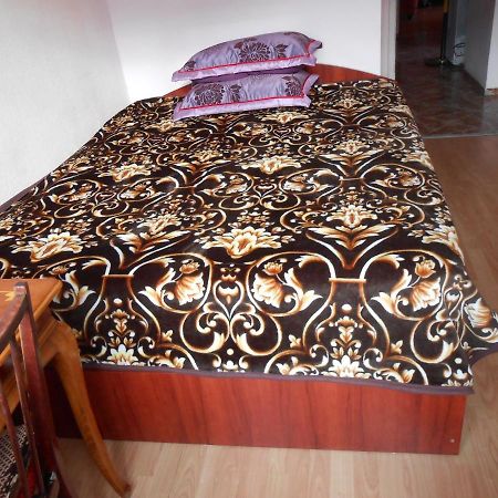 Host Tina Apartment Букурещ Екстериор снимка