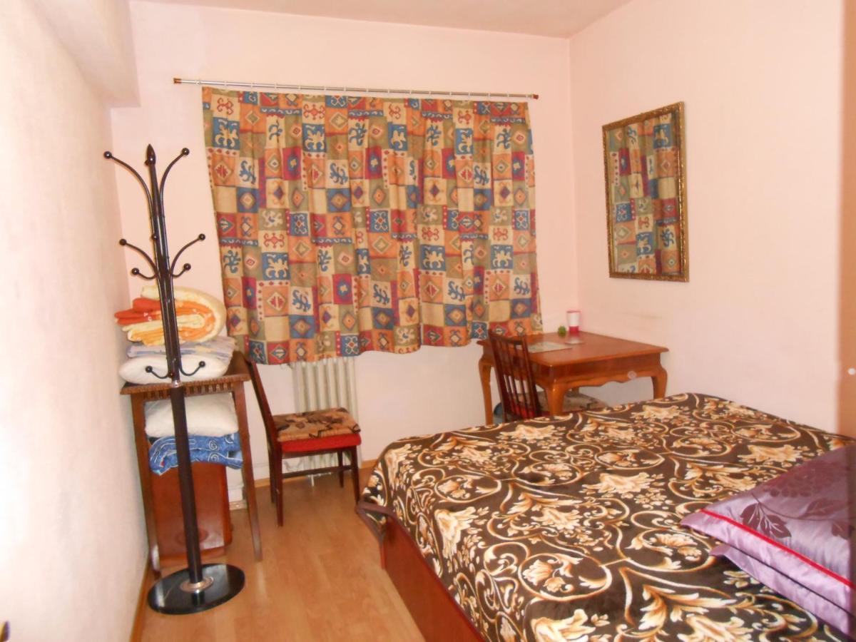Host Tina Apartment Букурещ Екстериор снимка