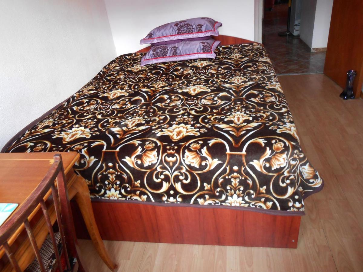 Host Tina Apartment Букурещ Екстериор снимка