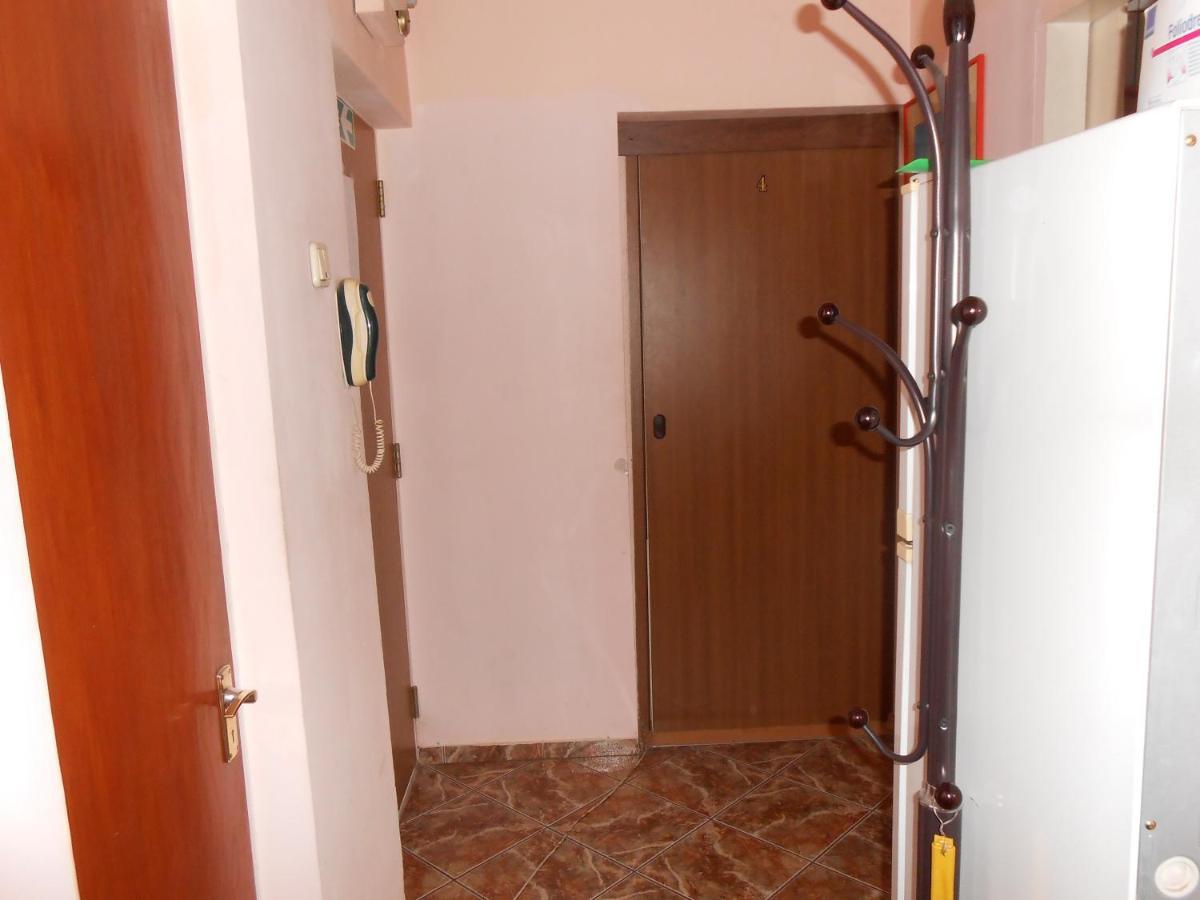 Host Tina Apartment Букурещ Екстериор снимка